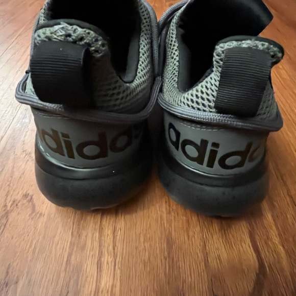 Men’s size 8 Adidas sneakers - Picture 4 of 8